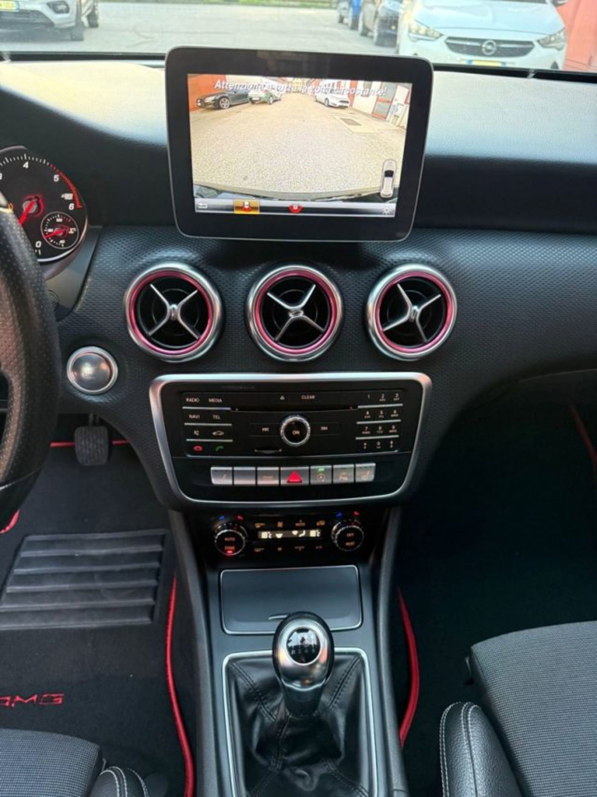Mercedes-Benz Classe A 180 d Premium (11)