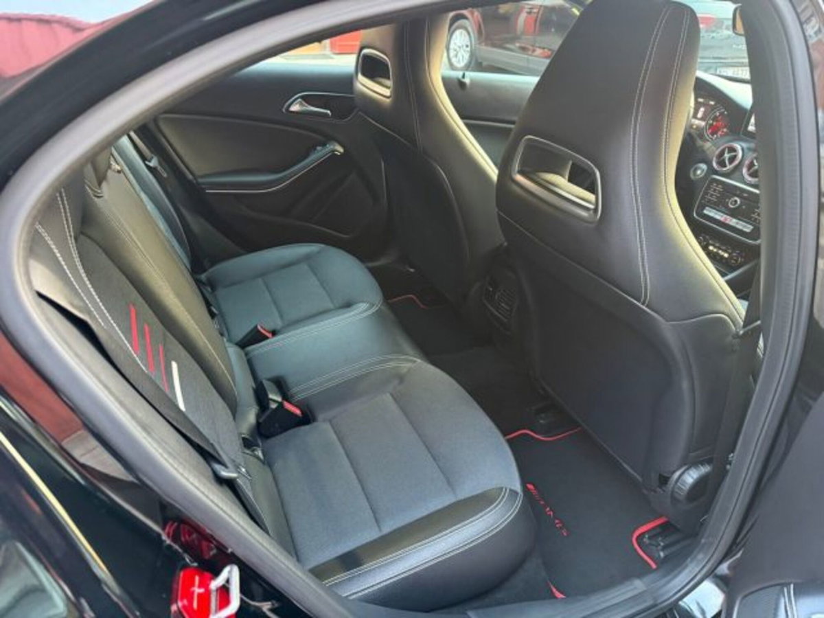 Mercedes-Benz Classe A 180 d Premium (13)