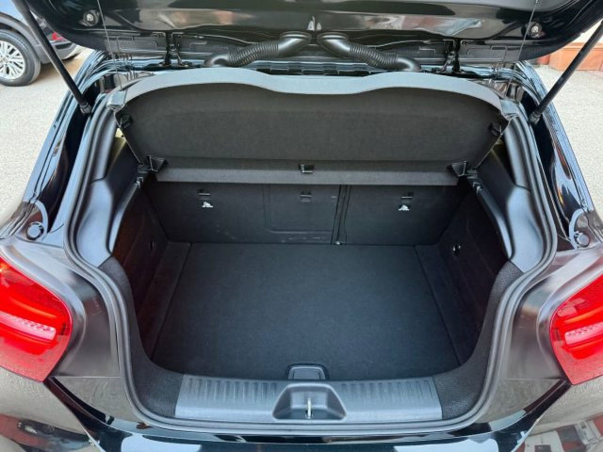 Mercedes-Benz Classe A 180 d Premium (14)