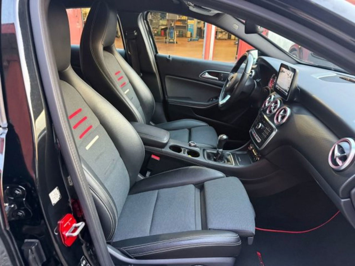 Mercedes-Benz Classe A 180 d Premium (9)