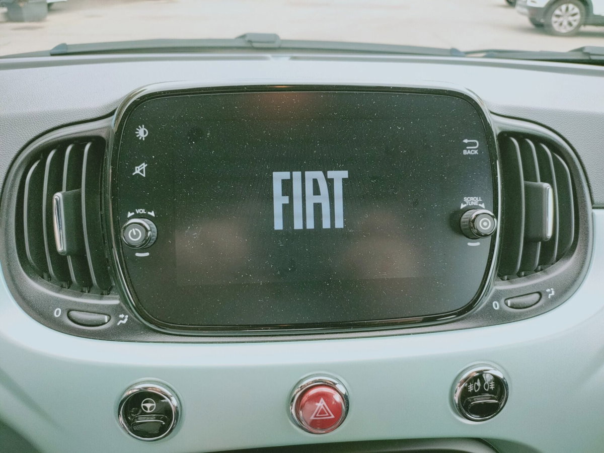 Fiat 500 1.0 Hybrid Red (14)