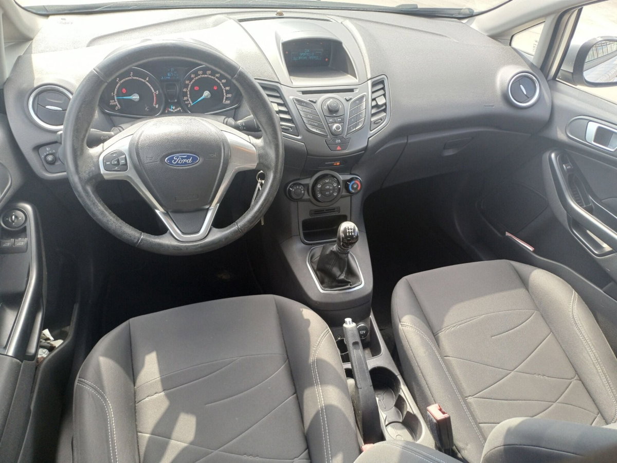 Ford Fiesta 1.5 TDCi 75CV 5 porte Titanium (10)