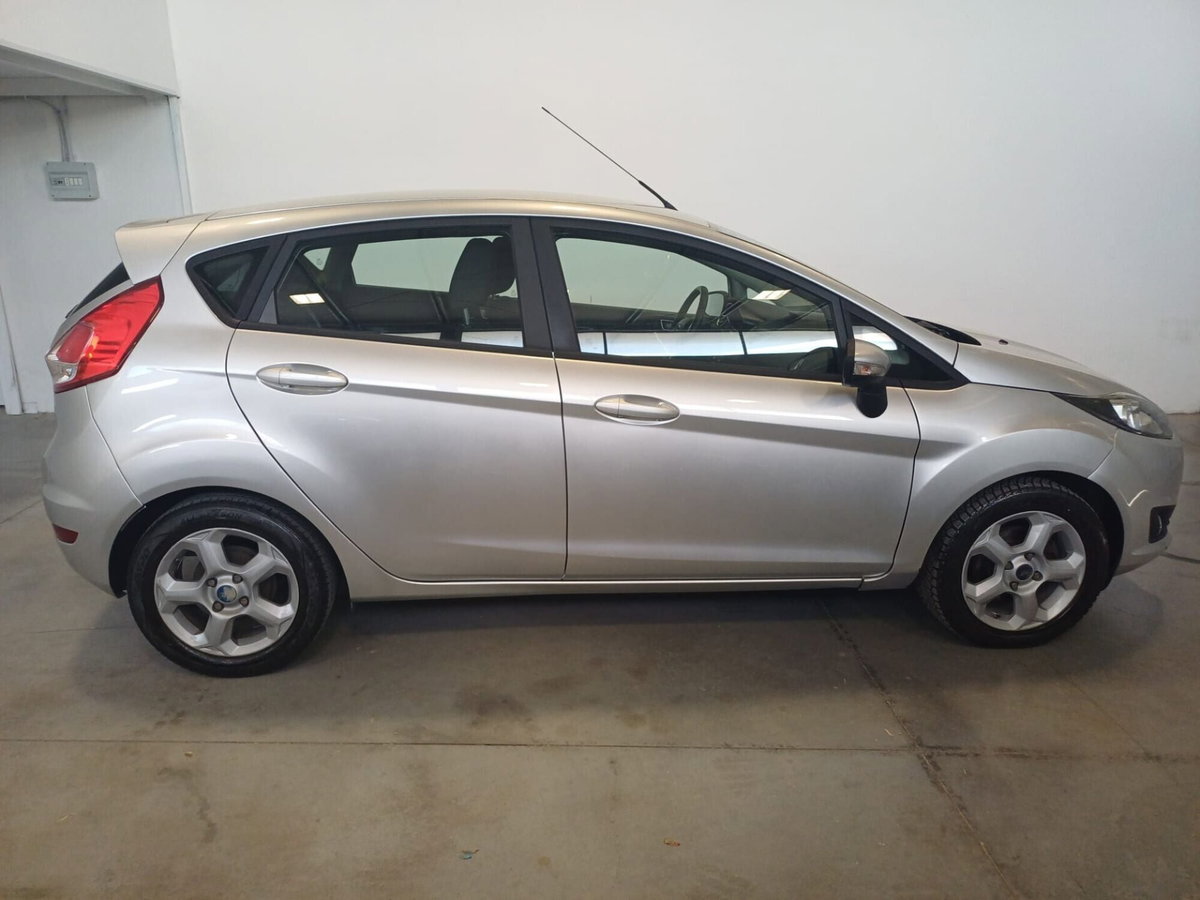 Ford Fiesta 1.5 TDCi 75CV 5 porte Titanium (6)