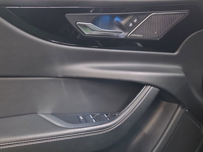 Jaguar XE 2.0 D 204 CV AWD aut. Black Edition (12)