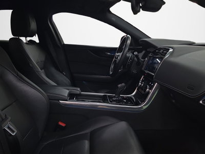 Jaguar XE 2.0 D 204 CV AWD aut. Black Edition (17)