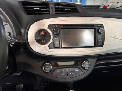 Toyota Yaris 1.D-4D 5 porte Active (10)