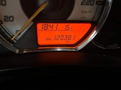 Toyota Yaris 1.D-4D 5 porte Active (12)