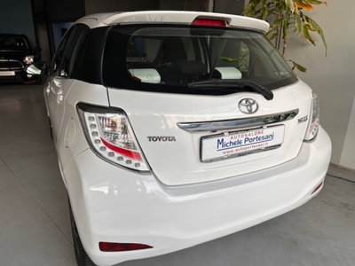 Toyota Yaris 1.D-4D 5 porte Active (15)