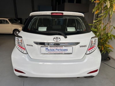 Toyota Yaris 1.D-4D 5 porte Active (16)