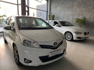 Toyota Yaris 1.D-4D 5 porte Active (2)