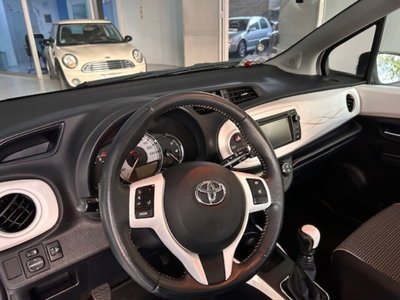 Toyota Yaris 1.D-4D 5 porte Active (7)