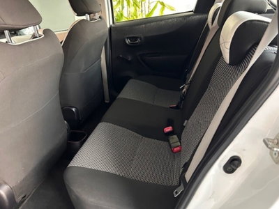 Toyota Yaris 1.D-4D 5 porte Active (8)