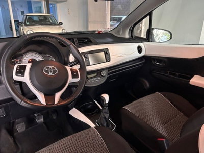 Toyota Yaris 1.D-4D 5 porte Active (9)