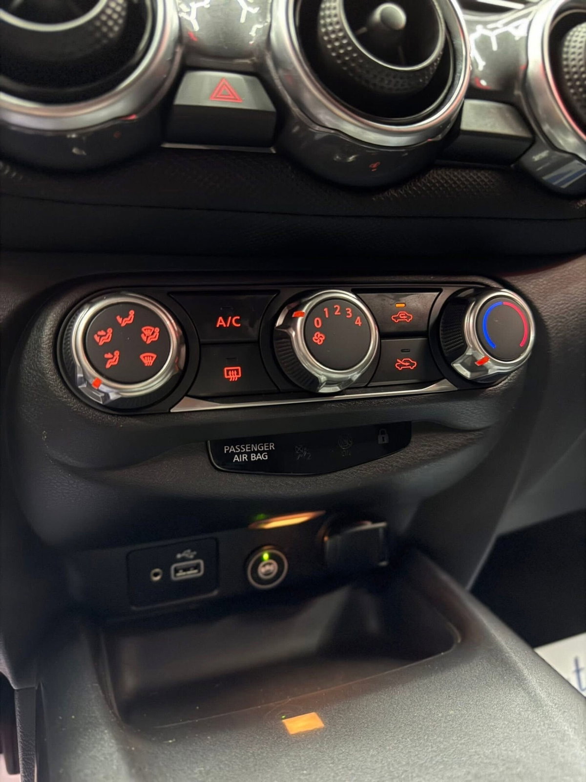 Nissan Juke 1.0 dig-t Tekna 114cv (15)