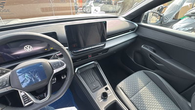 Volkswagen T-Roc 1.5 etsi Life 115cv dsg (13)