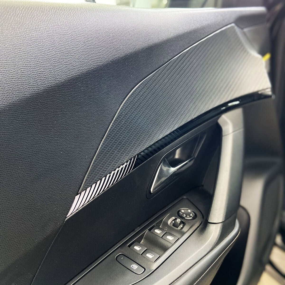 Peugeot 2008 1.2 puretech Allure s&s 130cv eat8 (5)