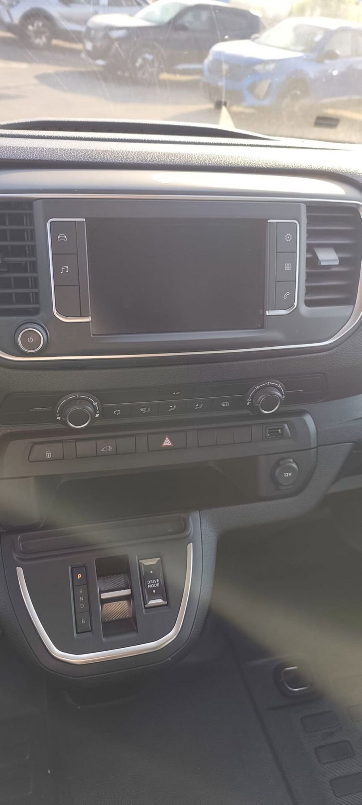 Peugeot e-Expert Furgone 75kW PL-TN Combi Standard (11)