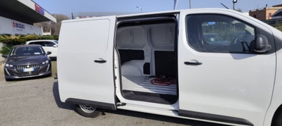 Peugeot e-Expert Furgone 75kW PL-TN Combi Standard (5)