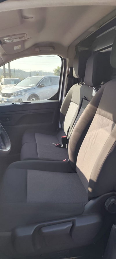 Peugeot e-Expert Furgone 75kW PL-TN Combi Standard (9)