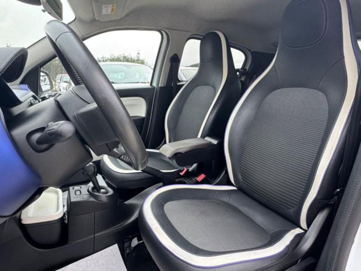 Renault Twingo TCe 90 CV Duel (9)