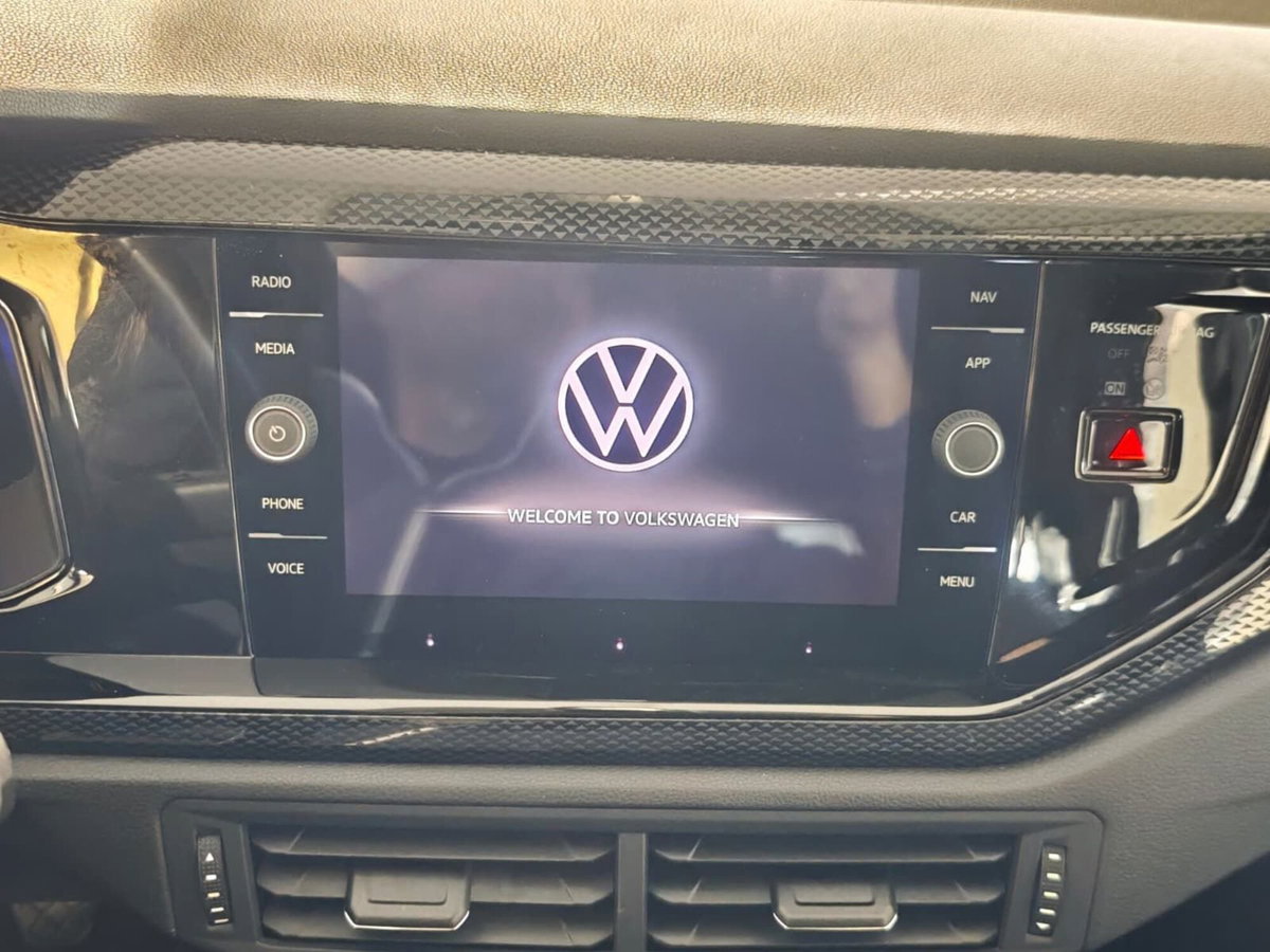 Volkswagen Polo 1.0 tsi Life 95cv (11)