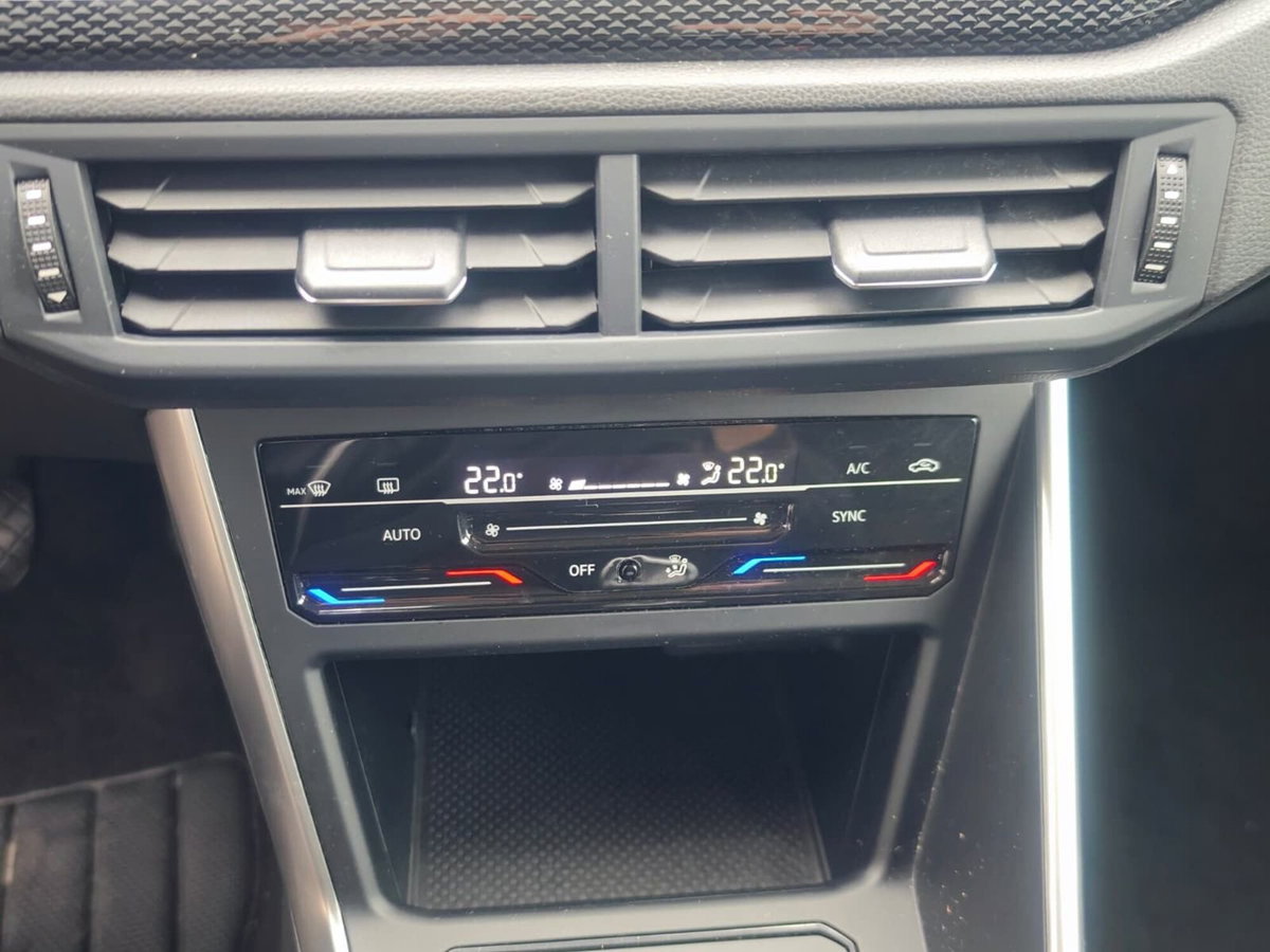 Volkswagen Polo 1.0 tsi Life 95cv (12)