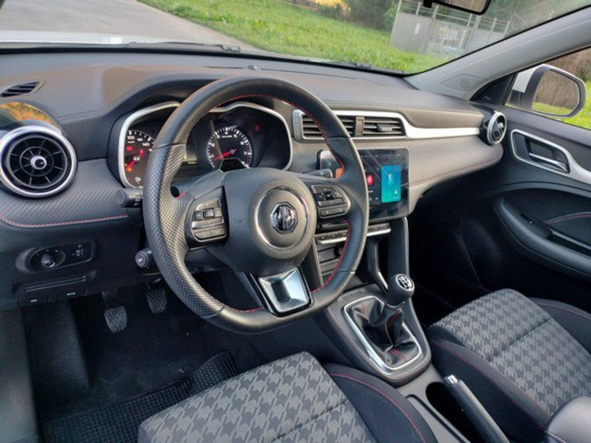 Mg ZS ZS 1.5 Luxury (12)