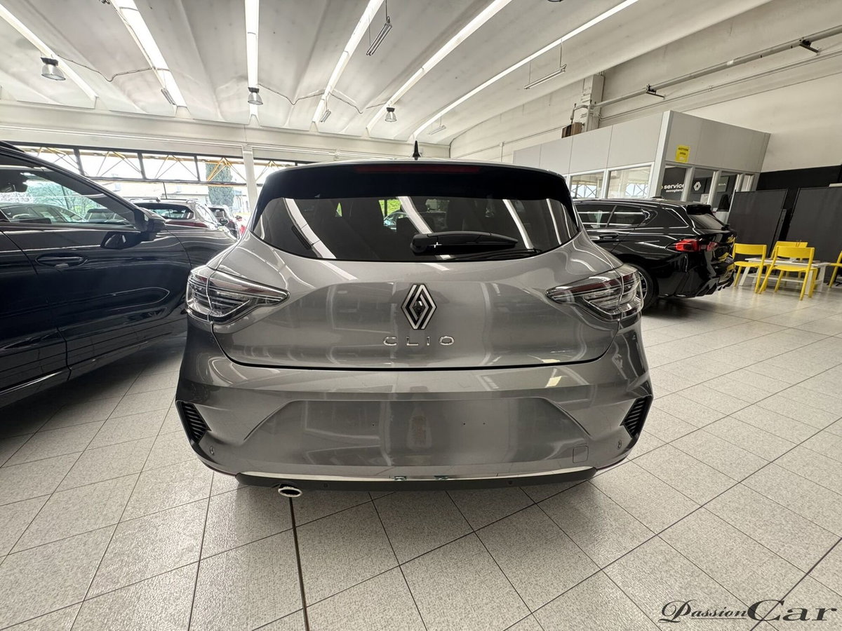 Renault Clio TCe 90 CV 5 porte Techno (5)