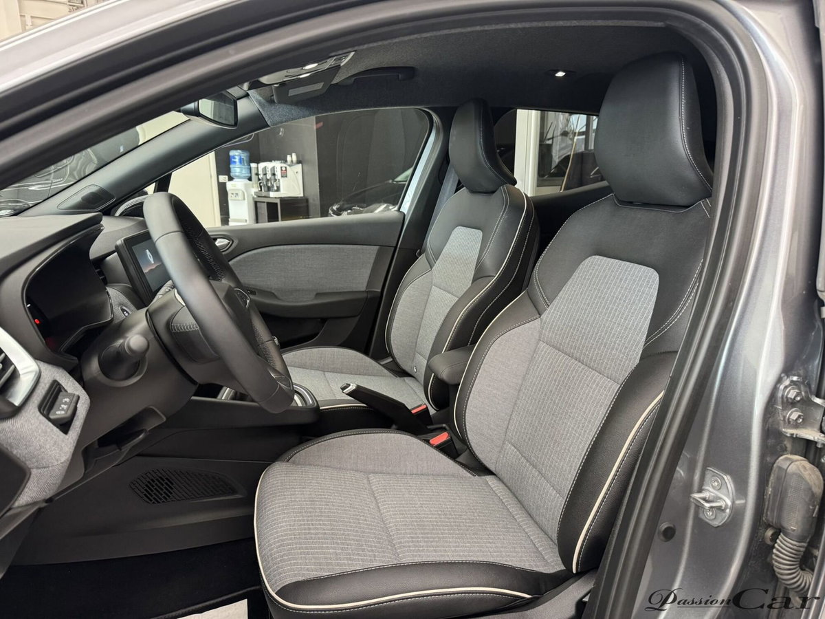 Renault Clio TCe 90 CV 5 porte Techno (9)