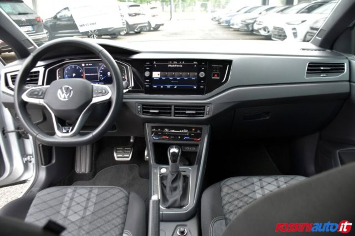 Volkswagen Taigo 1.0 tsi R-Line 115cv (10)