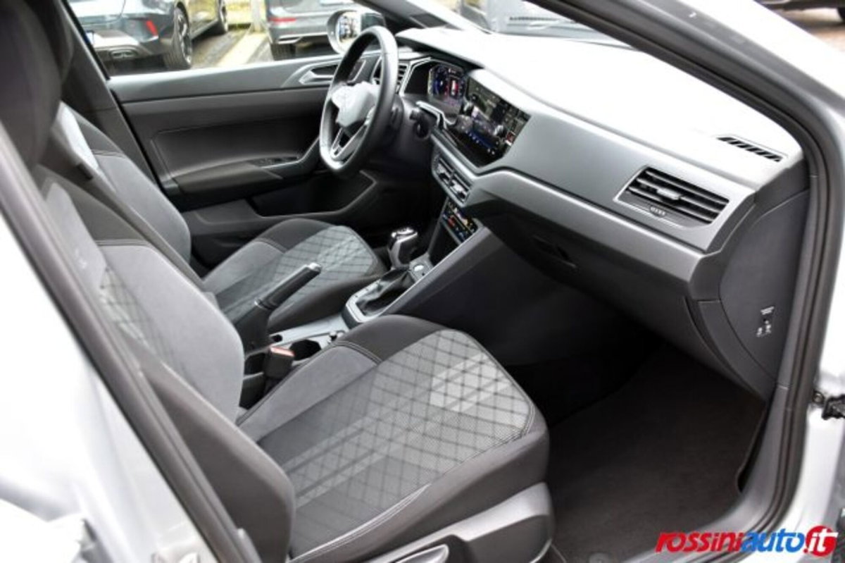 Volkswagen Taigo 1.0 tsi R-Line 115cv (14)