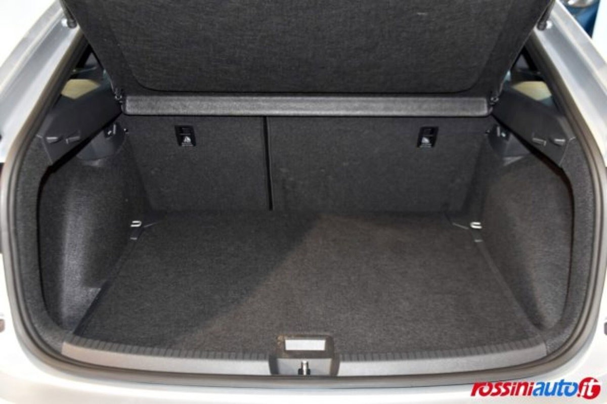 Volkswagen Taigo 1.0 tsi R-Line 115cv (16)