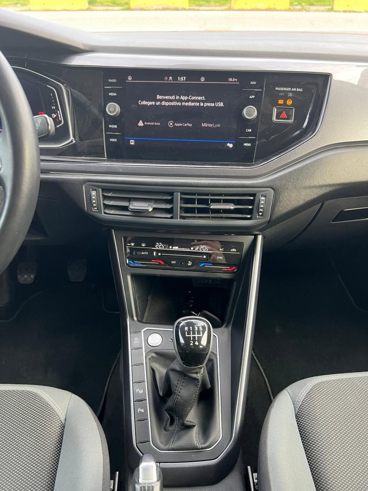Volkswagen Polo 1.0 tsi Style 95cv (8)