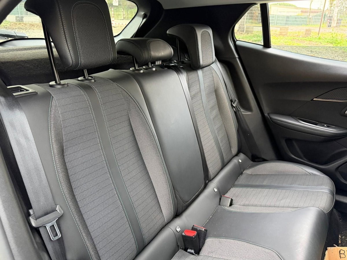 Peugeot 2008 PureTech 130 S&S EAT8 Allure Pack (10)