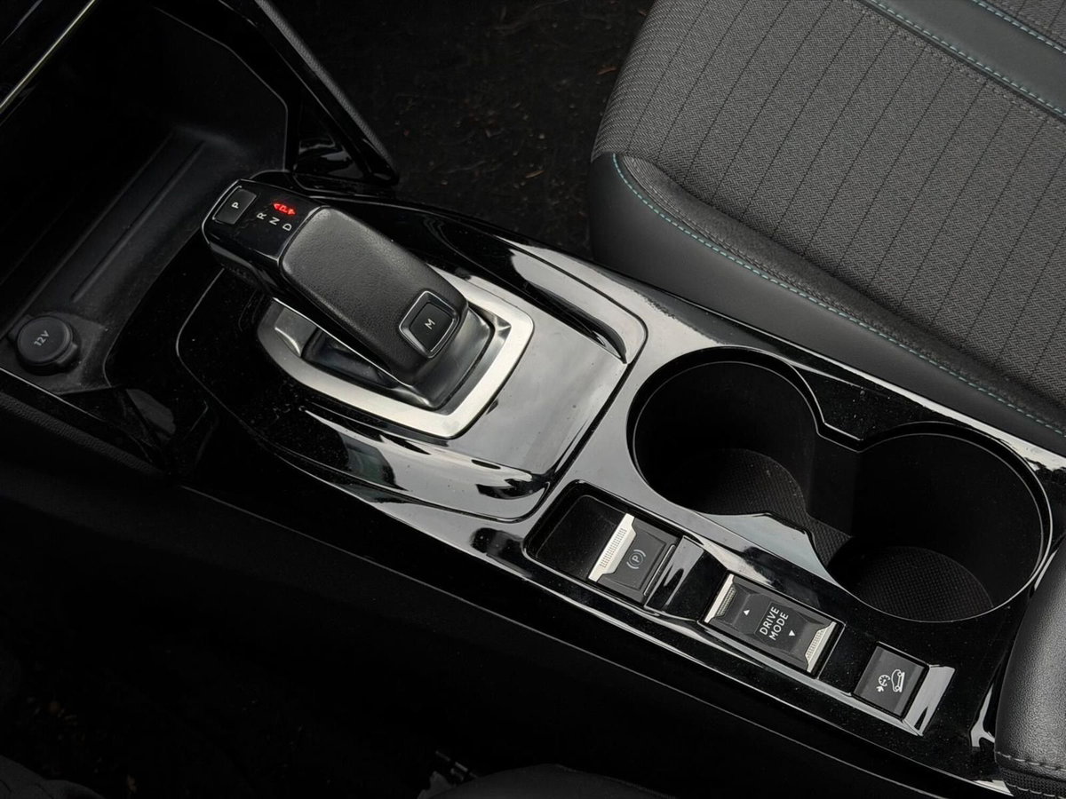 Peugeot 2008 PureTech 130 S&S EAT8 Allure Pack (15)
