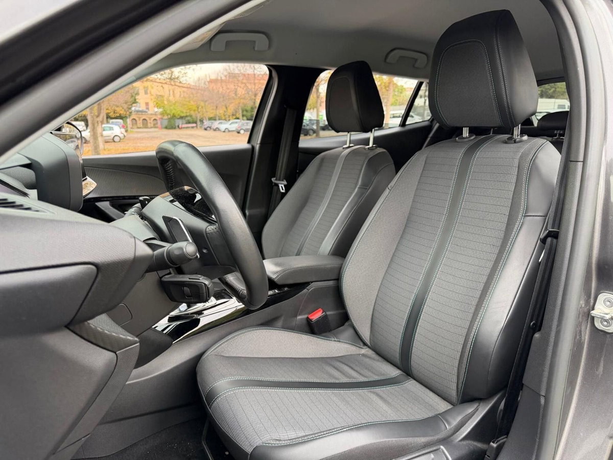Peugeot 2008 PureTech 130 S&S EAT8 Allure Pack (7)