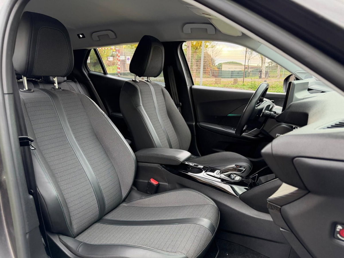 Peugeot 2008 PureTech 130 S&S EAT8 Allure Pack (9)
