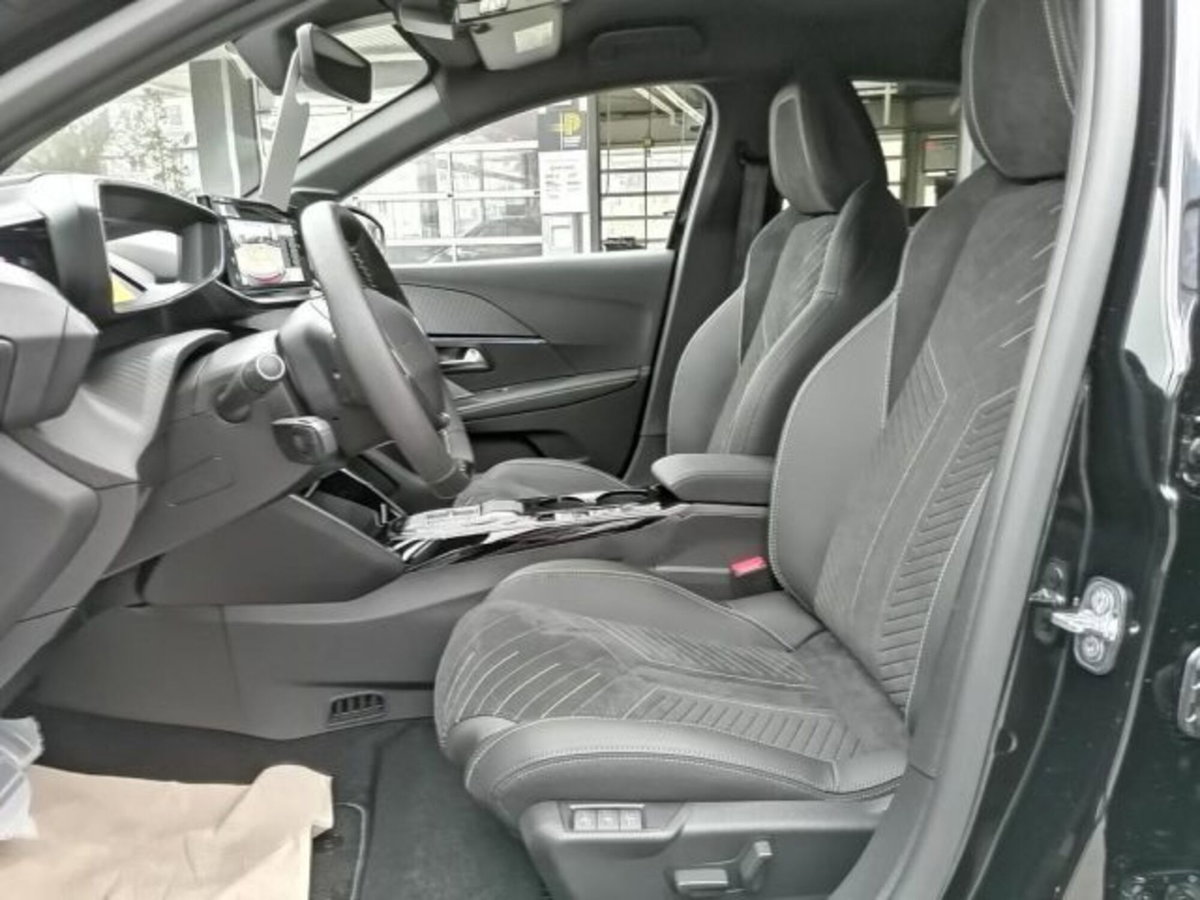 Peugeot 208 51 kWh GT (4)