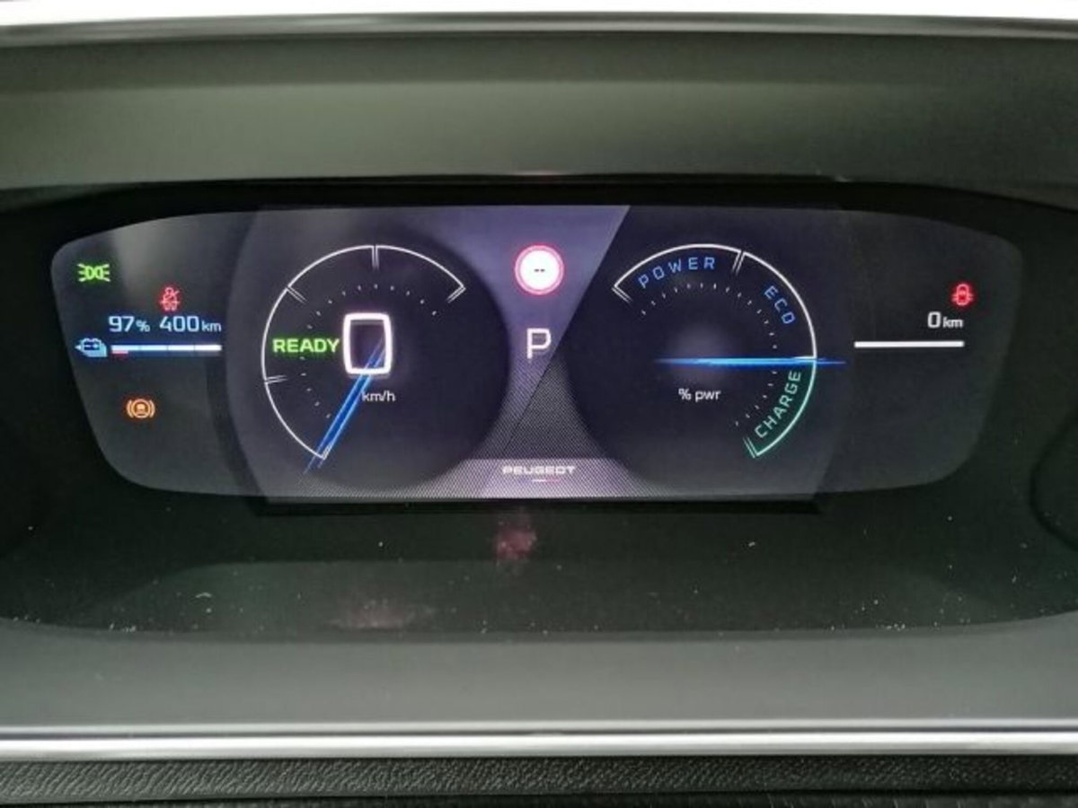 Peugeot 208 51 kWh GT (7)