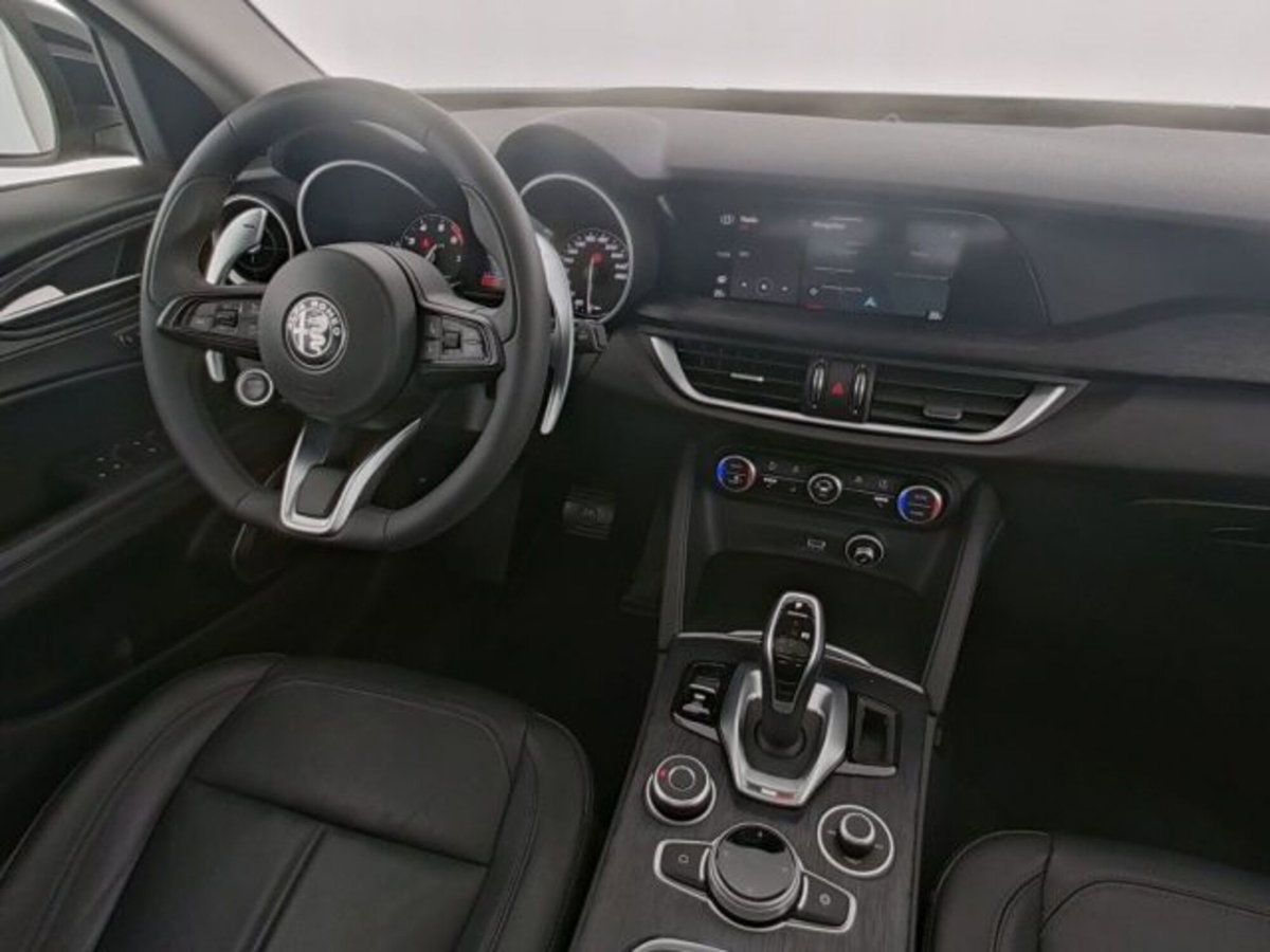 Alfa Romeo Stelvio Stelvio 2.0 Turbo 200 CV AT8 Q4 Super Business (13)