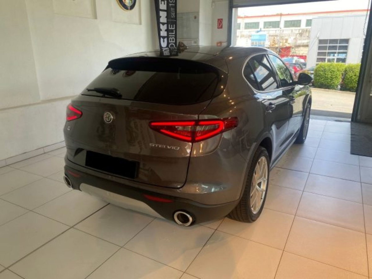 Alfa Romeo Stelvio Stelvio 2.0 Turbo 200 CV AT8 Q4 Super Business (8)
