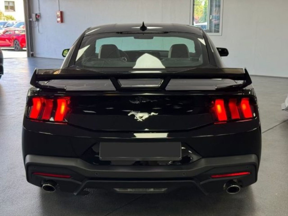 Ford Mustang Coupé Fastback 2.3 EcoBoost (4)