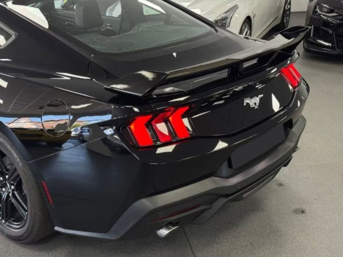 Ford Mustang Coupé Fastback 2.3 EcoBoost (5)