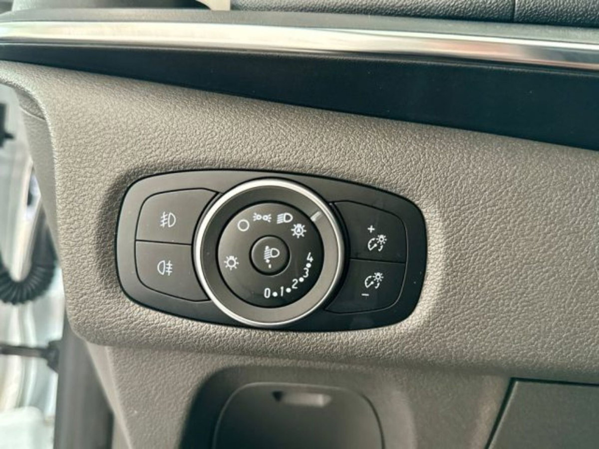 Ford Tourneo Custom 320 2.0 EcoBlue 150CV PL Titanium (12)