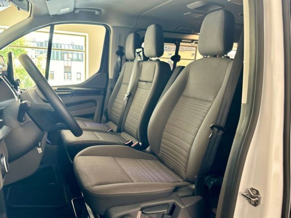 Ford Tourneo Custom 320 2.0 EcoBlue 150CV PL Titanium (16)