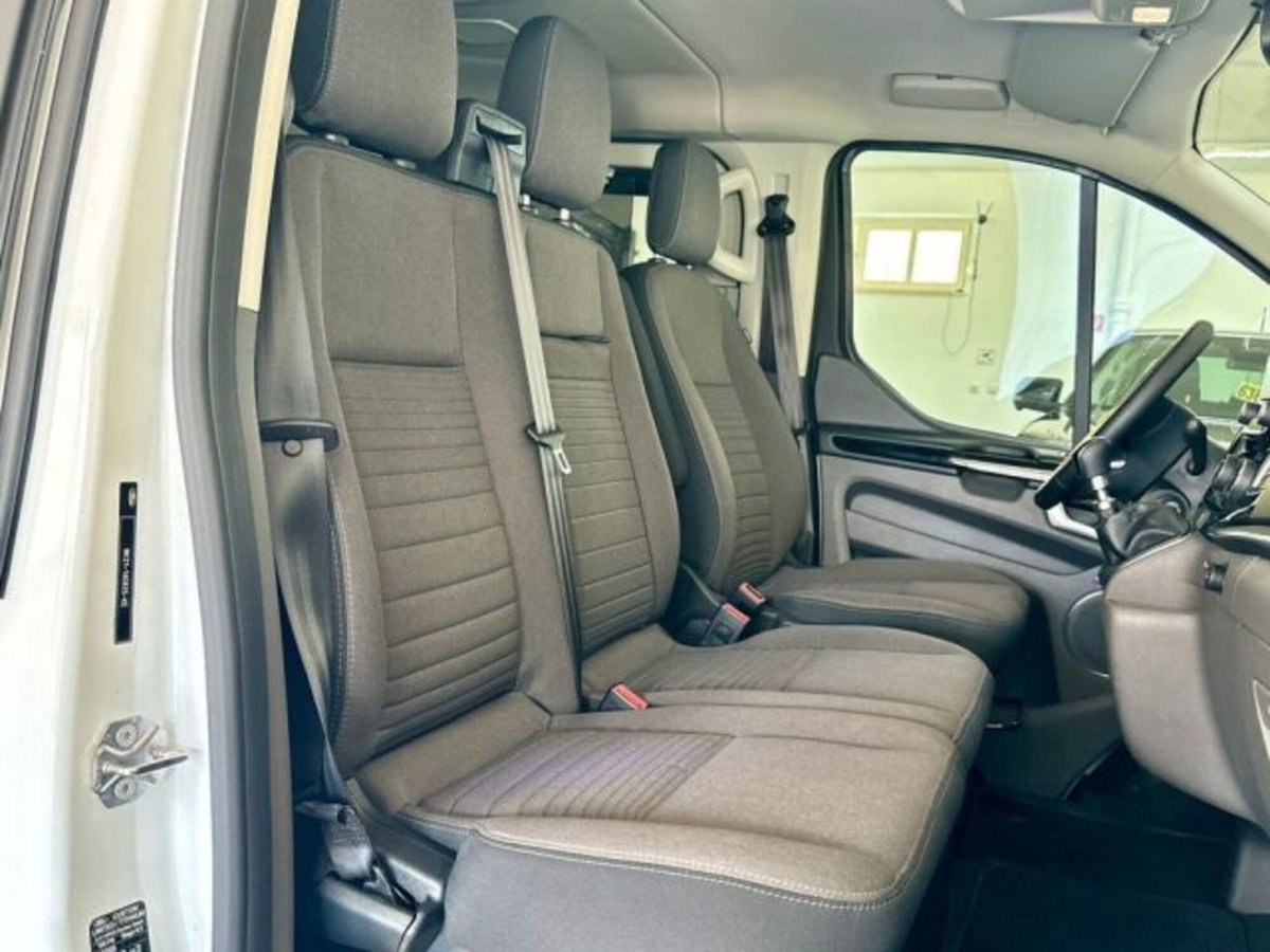 Ford Tourneo Custom 320 2.0 EcoBlue 150CV PL Titanium (17)