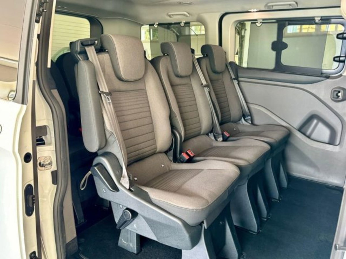 Ford Tourneo Custom 320 2.0 EcoBlue 150CV PL Titanium (18)
