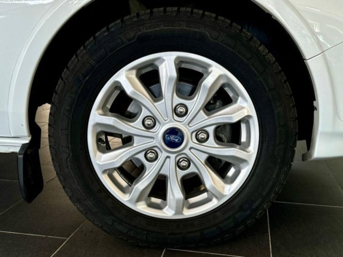 Ford Tourneo Custom 320 2.0 EcoBlue 150CV PL Titanium (8)