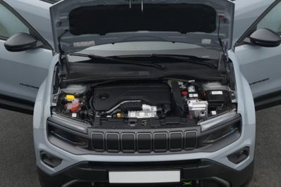 Jeep Avenger 1.2 turbo e-hybrid mhev Overland 4xe 145cv edct6 (4)
