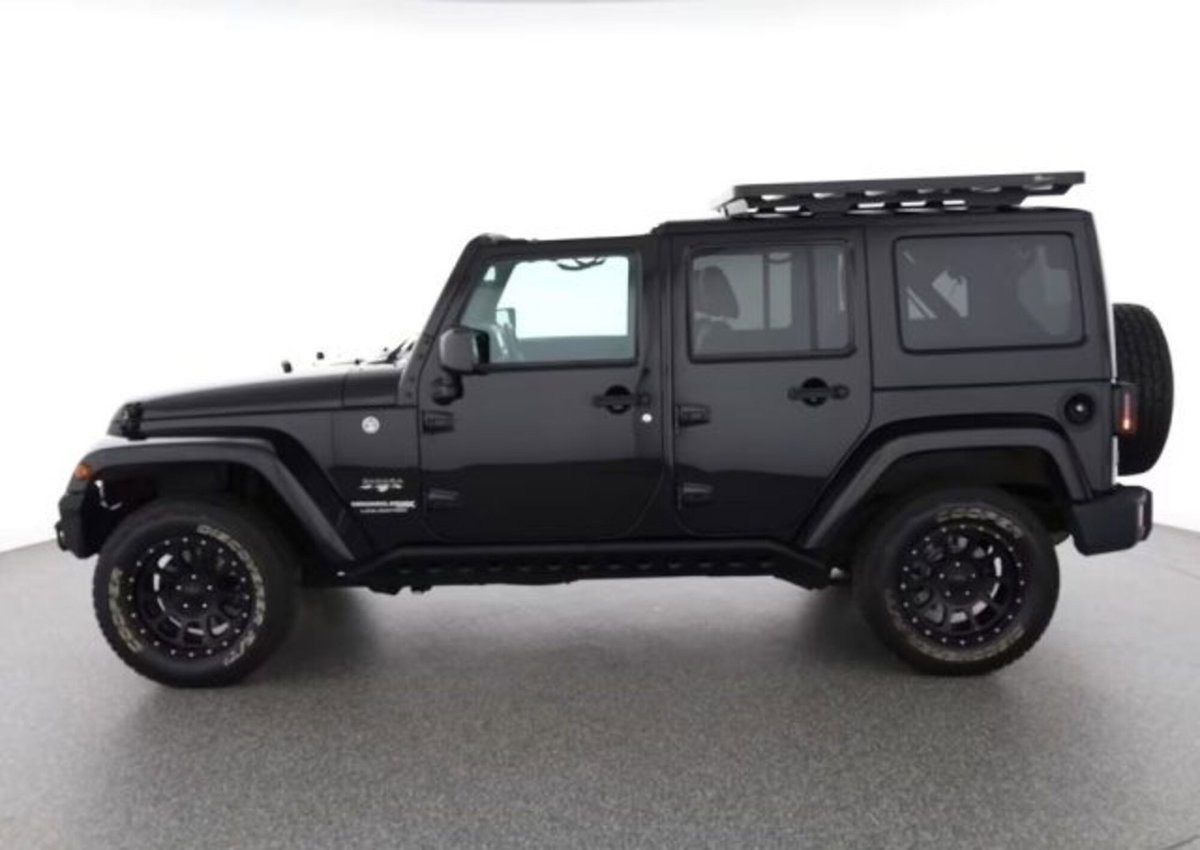Jeep Wrangler Unlimited 3.6 V6 Sahara Auto (2)